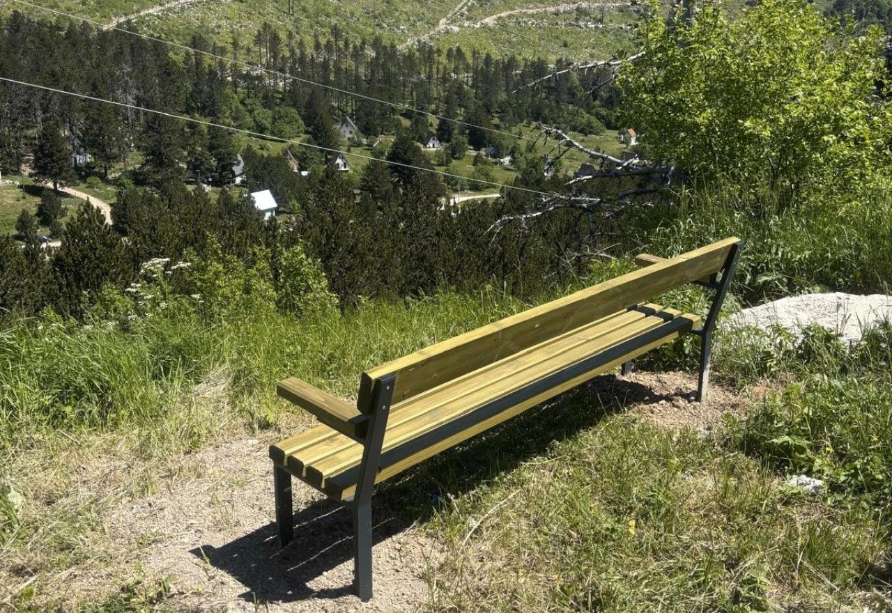 Rujište dobilo nove klupe