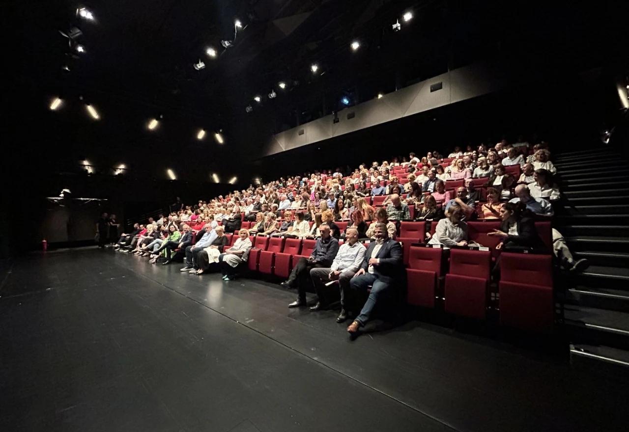 HNK Mostar oduševio zagrebačku publiku izvedbom "Ćelave pjevačice"