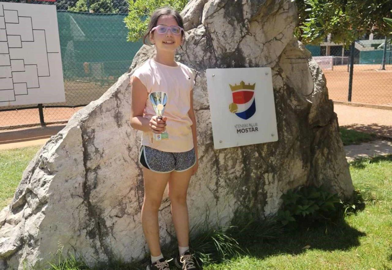 Asja Šipkar