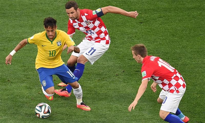 Mandžukić i Modrić protiv Brazila