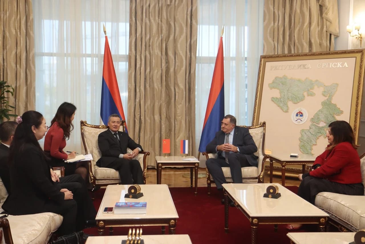 Dodik se sastao s veleposlanikom Kine u BiH Ji Pingom
