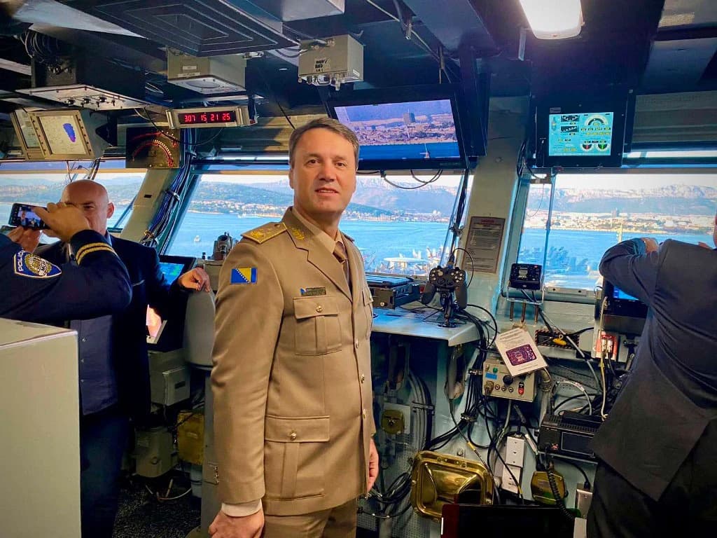 Važan dolazak legendarnog nosača aviona u svrhu obrane od agresije i jačanje saveza s partnerima.