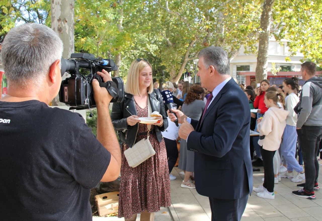 Premijer Herceg pekao i dijelio uštipke 