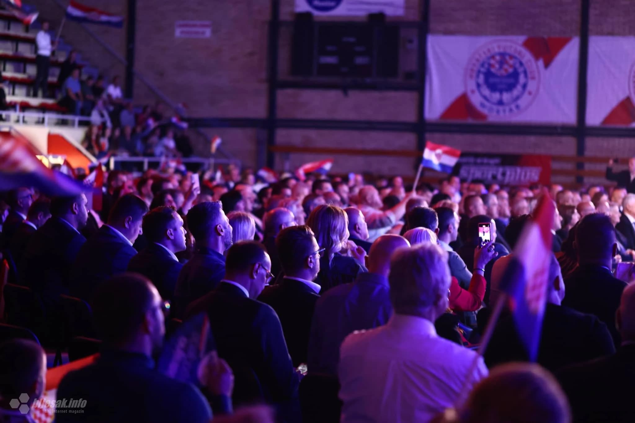 Završni predizborni skup HNS-a i HDZ-a BiH u Mostaru