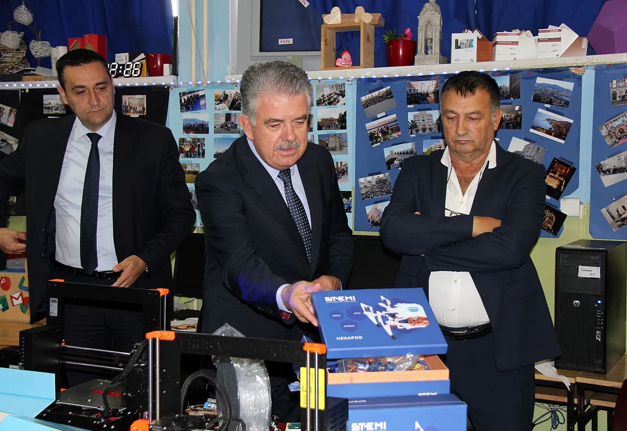 Za opremanje kabineta je ukupno utrošeno 100.000 KM