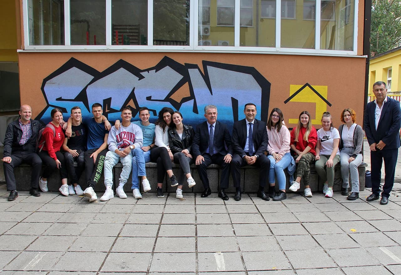 Za opremanje kabineta je ukupno utrošeno 100.000 KM