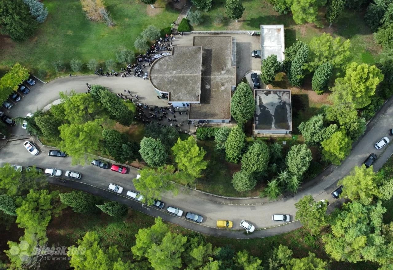 Stotine ljudi na ispraćaju tragično preminule obitelji