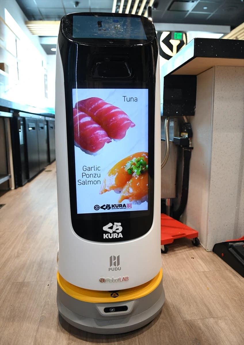 U restoranu u Orlandu goste poslužuju roboti