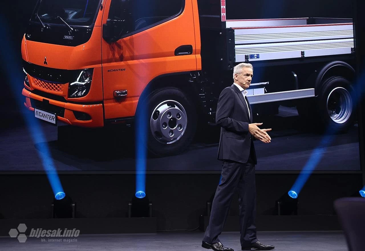 Bljesak na svjetskoj prezentaciji Daimlerove električne perjanice za duge relacije