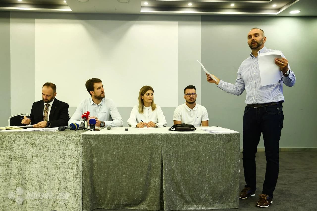 ''Udruga građana "Turani" održala je zbog 'mraka' u Livnu pressicu u Mostaru