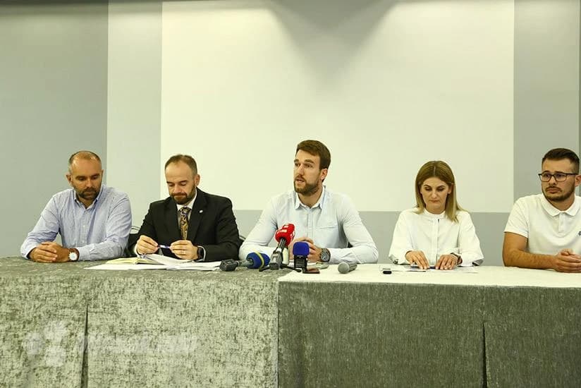 ''Udruga građana "Turani" održala je zbog 'mraka' u Livnu pressicu u Mostaru