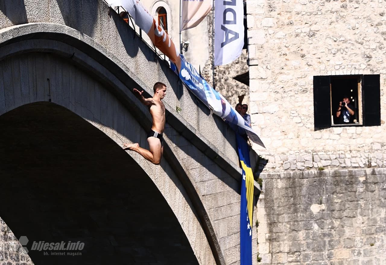 456. skokovi sa Starog mosta