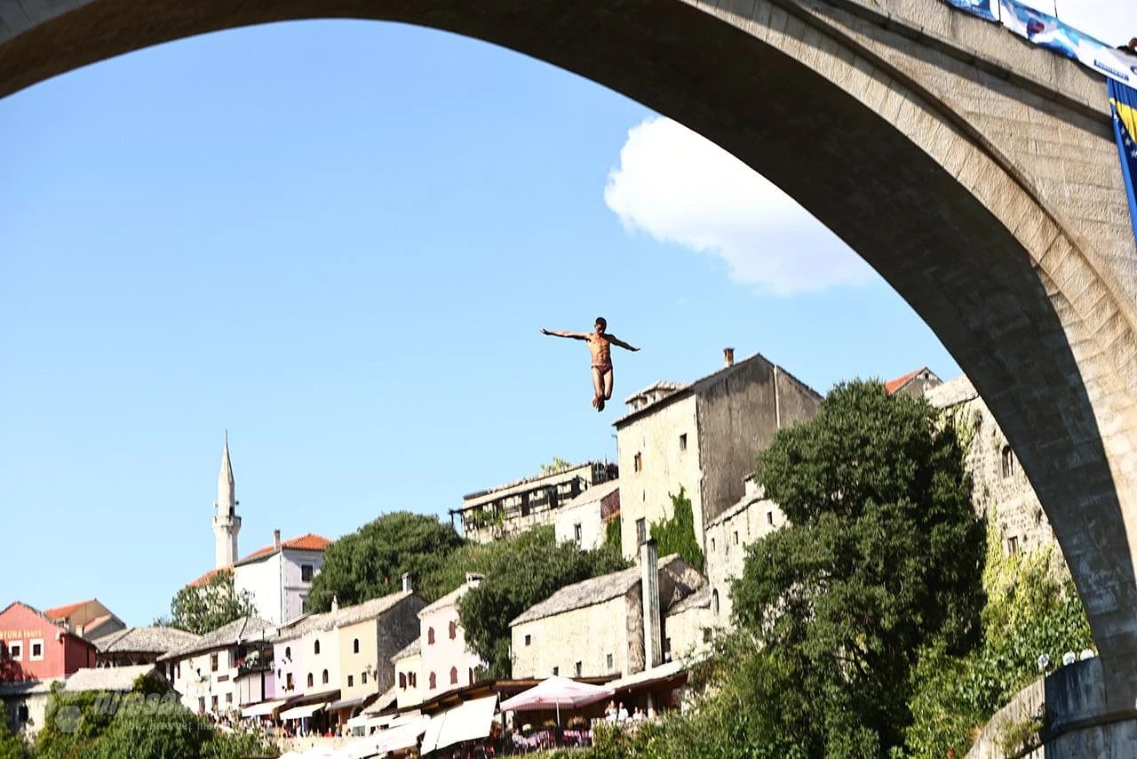 456. skokovi sa Starog mosta