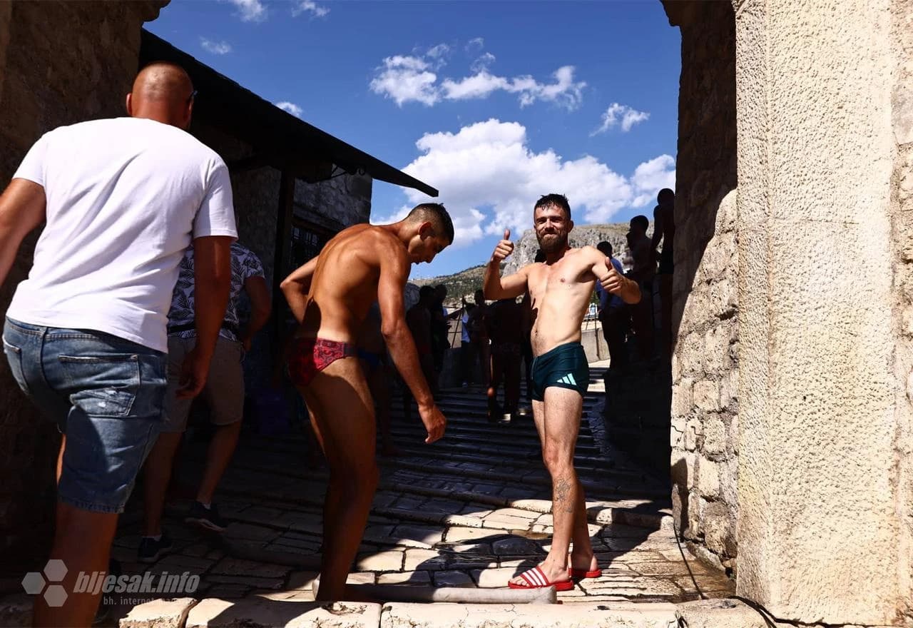 Počeli skokovi sa Starog mosta