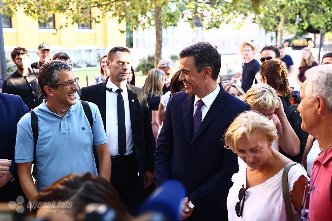 Sanchez stigao u Mostar pa s Kordićem položio vijence španjolskim vojnicima 