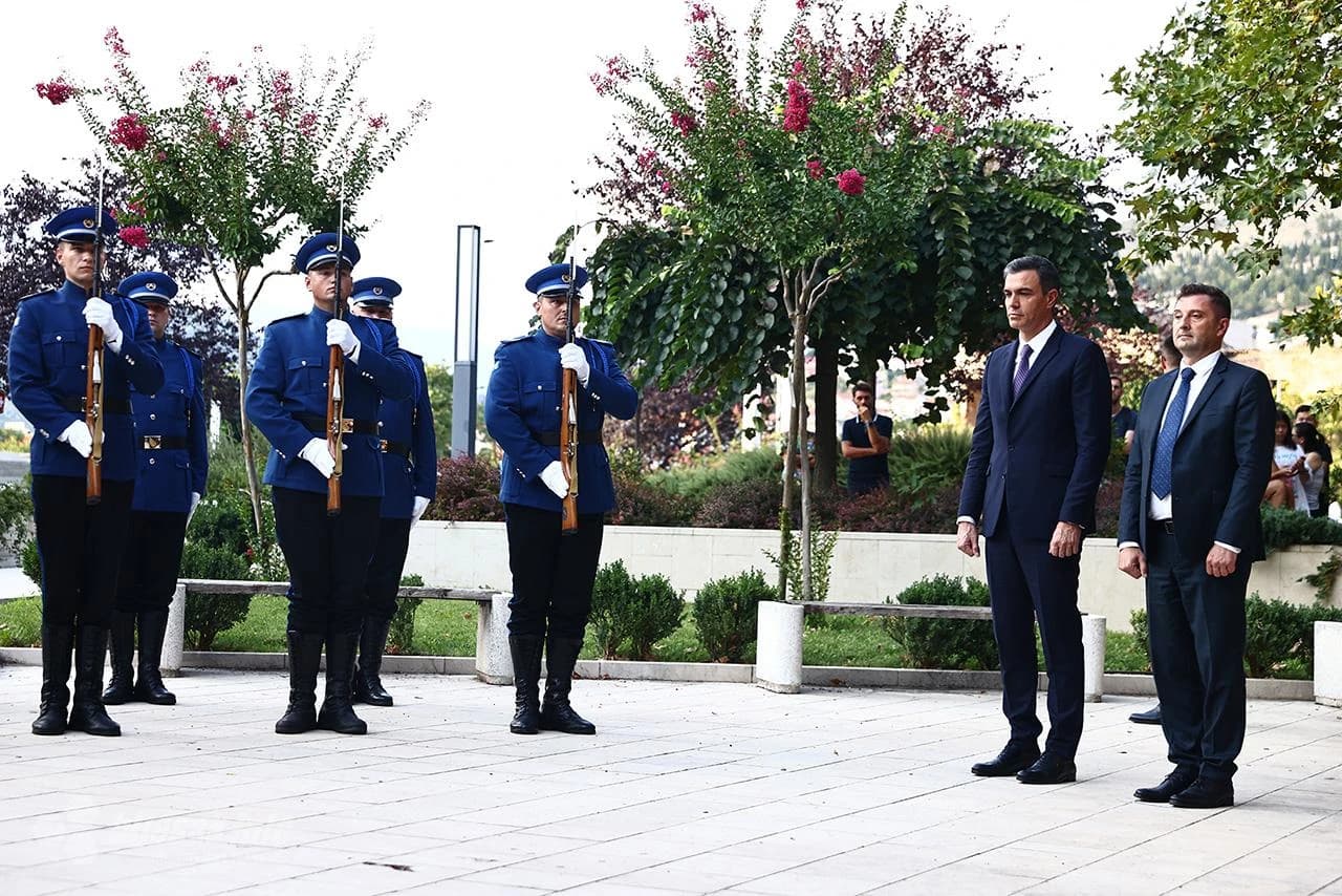 Sanchez stigao u Mostar pa s Kordićem položio vijence španjolskim vojnicima 
