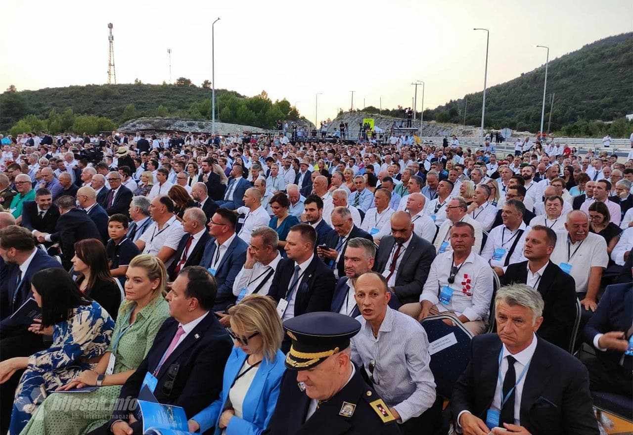 Hrvatski politički vrh i brojni poznati na otvaranju Pelješkog mosta