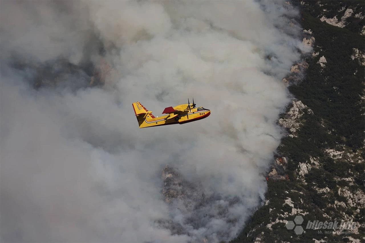 Razbuktao se požar na Blidinju, stigao kanader
