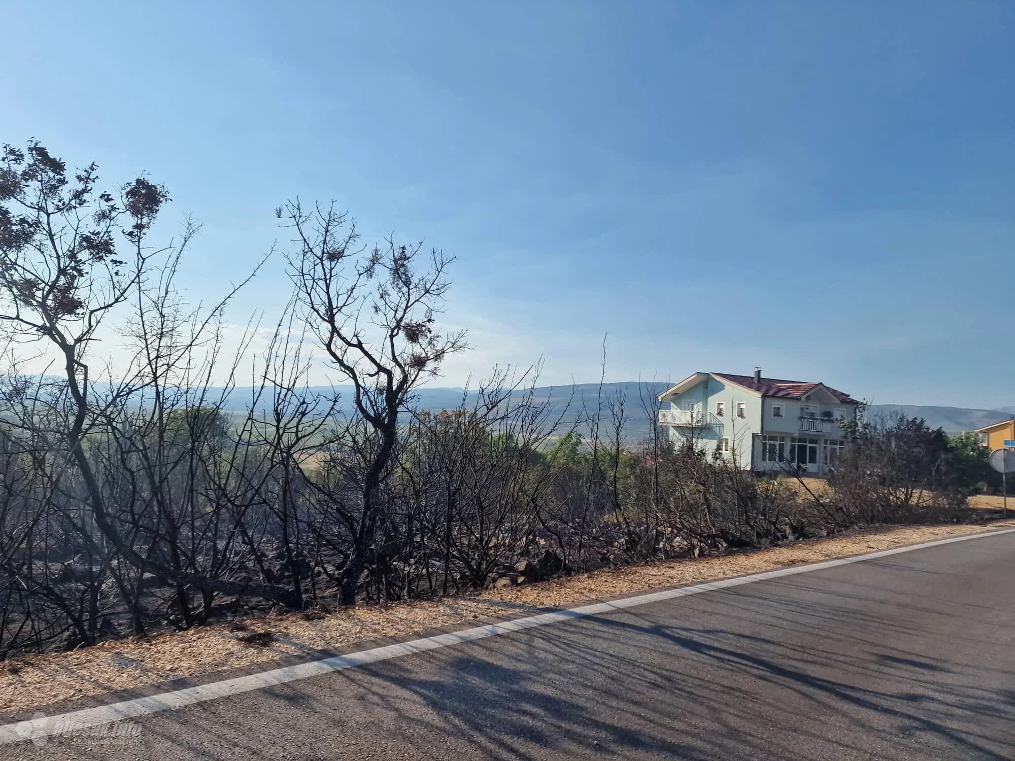 Požar u Čulama došao do benzinske postaje