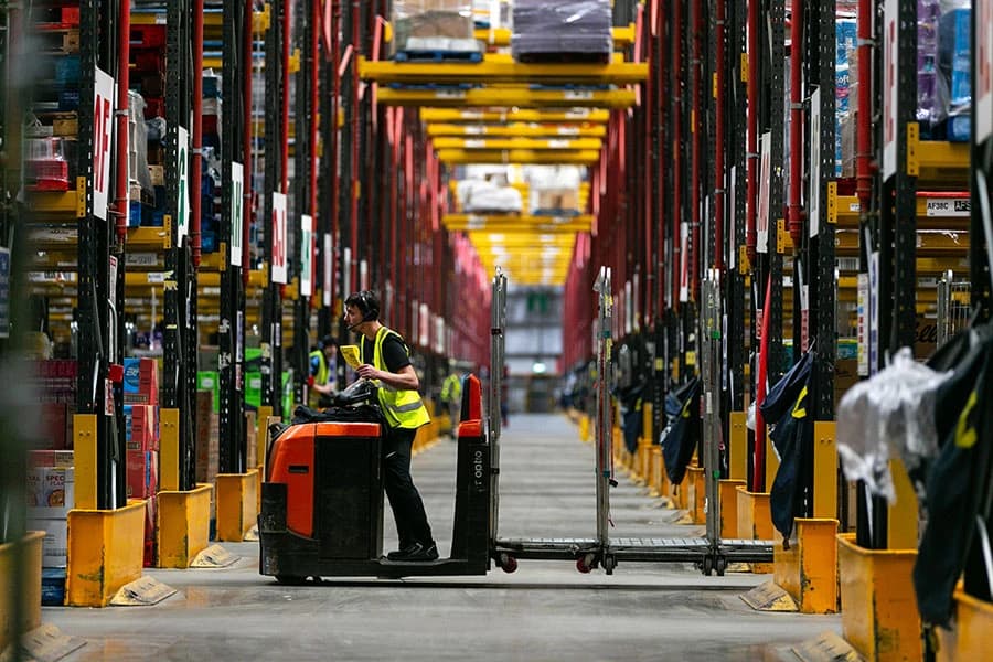 Tražite li posao kao skladišni radnik ili vozač kategorije CE i E?