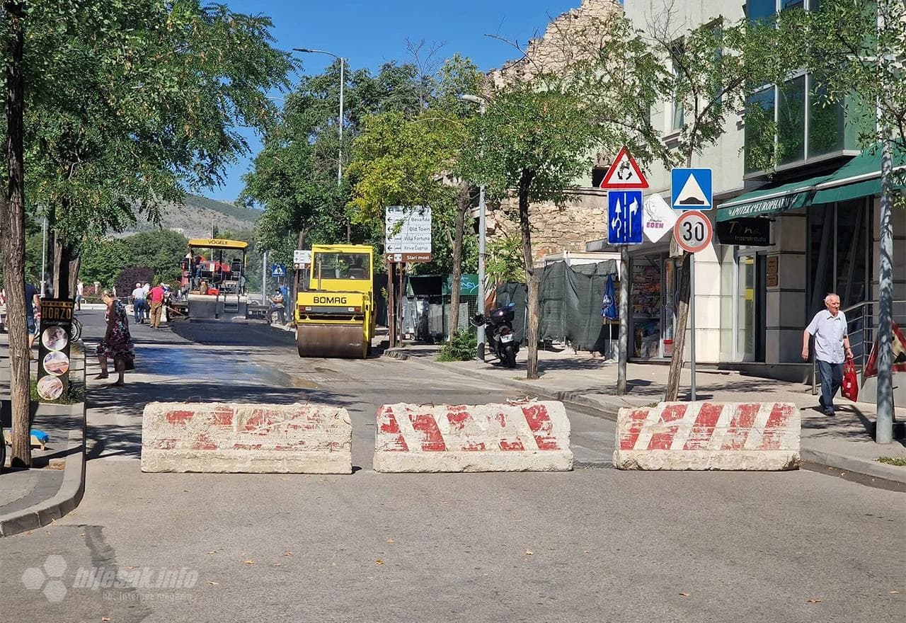 Asfaltiranje ceste oko Španjolskog trga