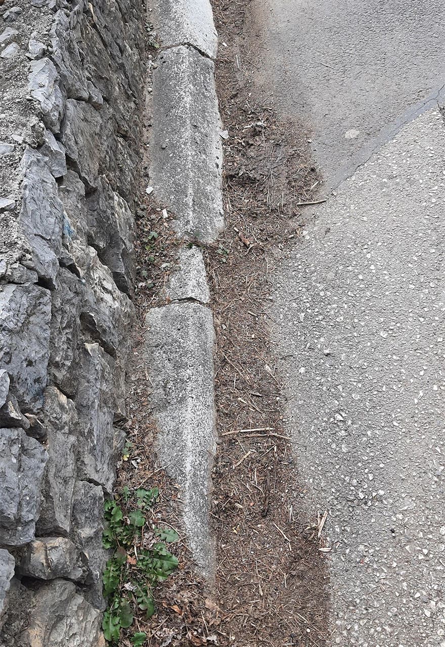 Mostarska logika: Zid je na trotoaru pa je trotoar u parku