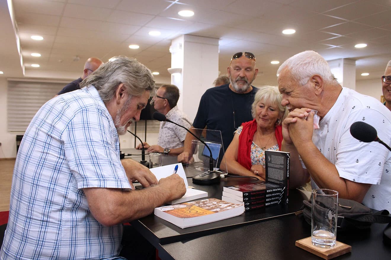 Knjiga Deseta vrata pakla Rezaka Hukanovića promovirana u Mostaru
