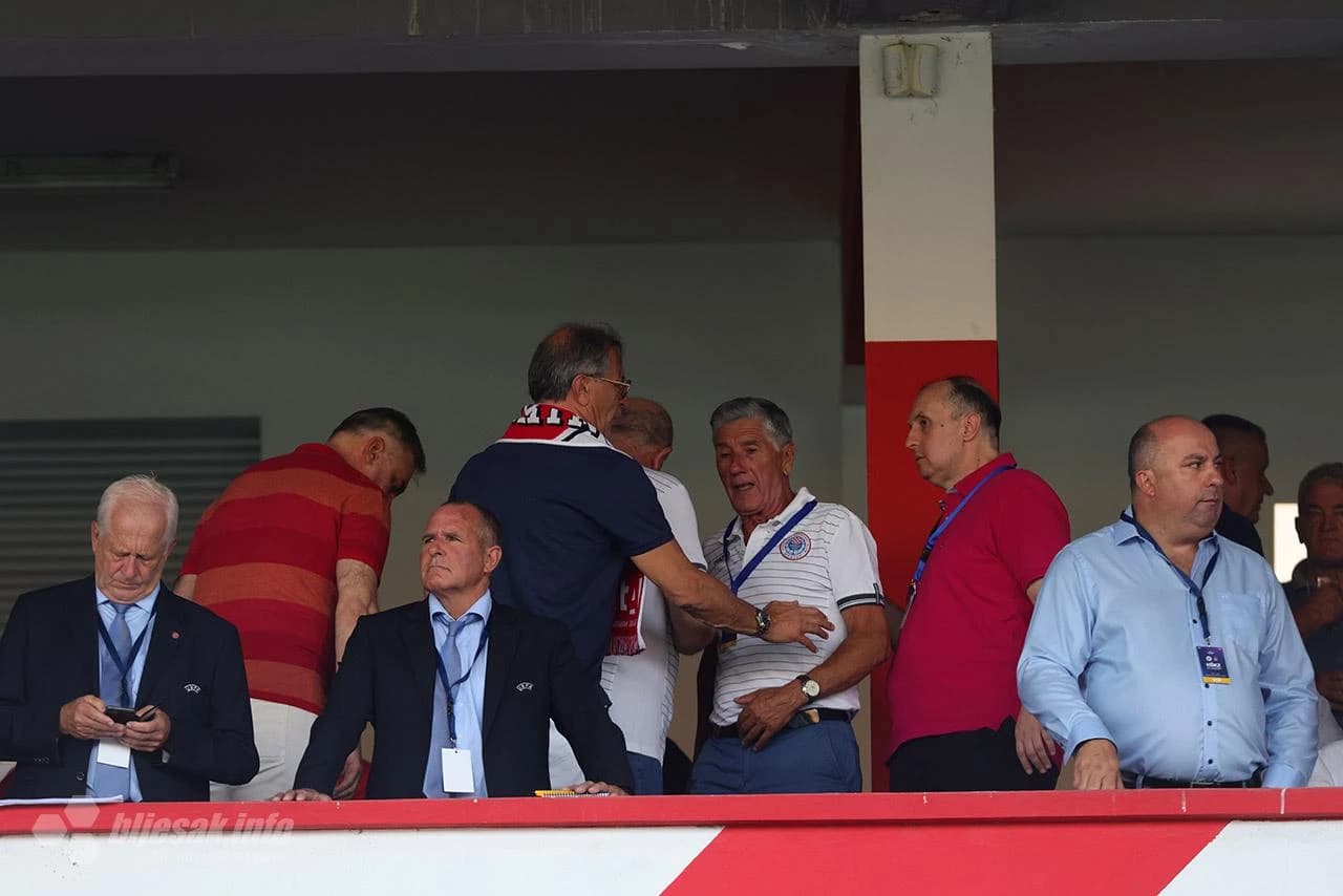 Susret Mamića i Rajića na tribinama