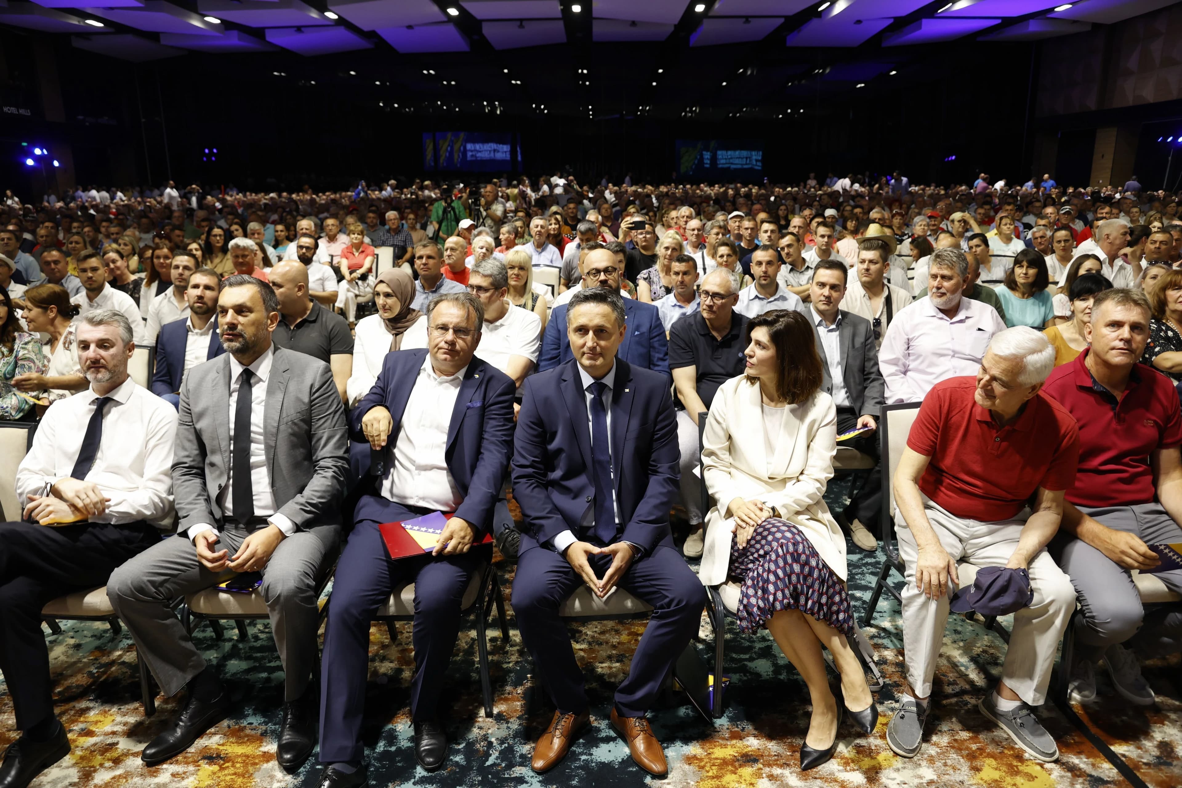 Bećirović: Ljudima moramo pokazati dobar put u lošem vremenu