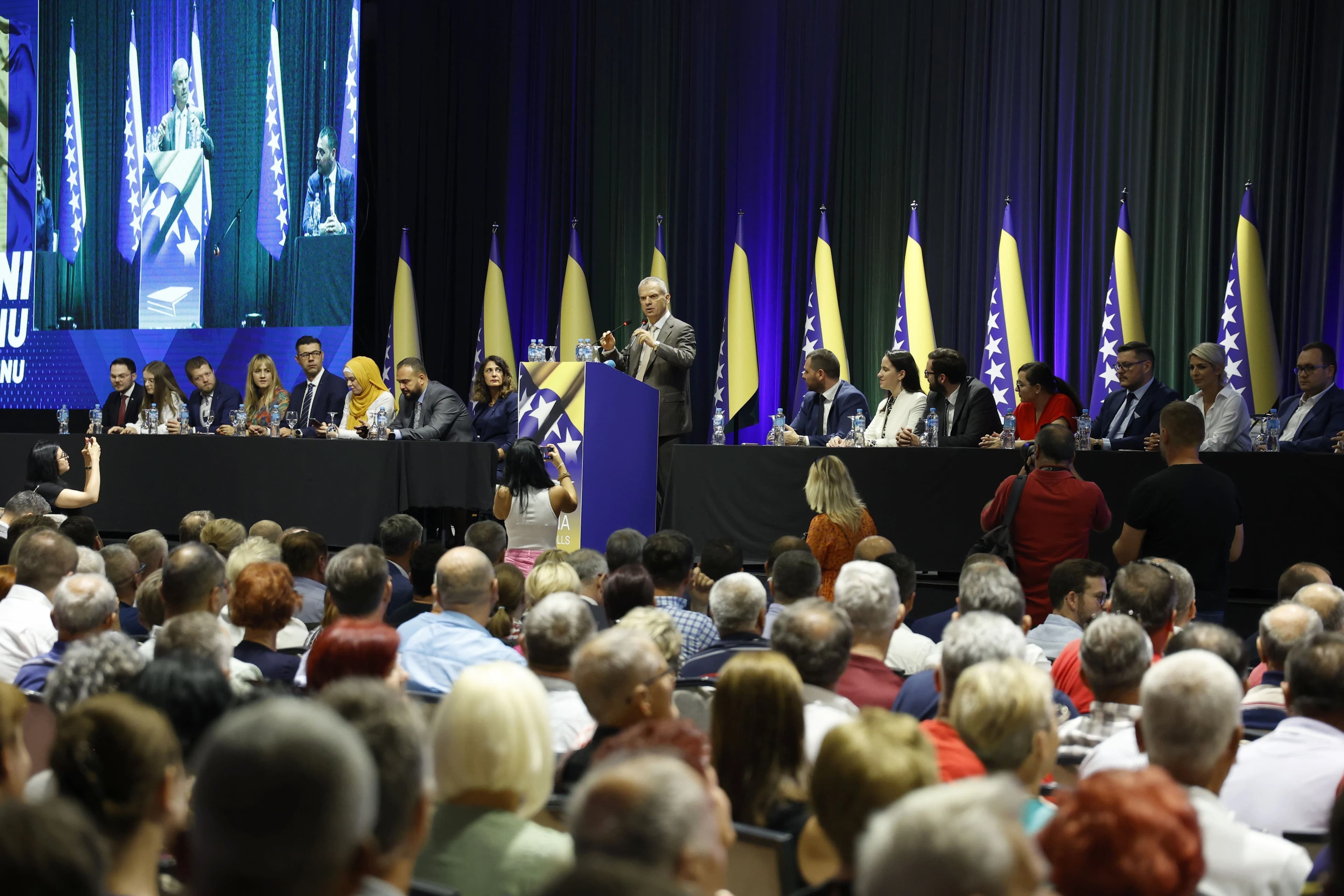 Bećirović: Ljudima moramo pokazati dobar put u lošem vremenu