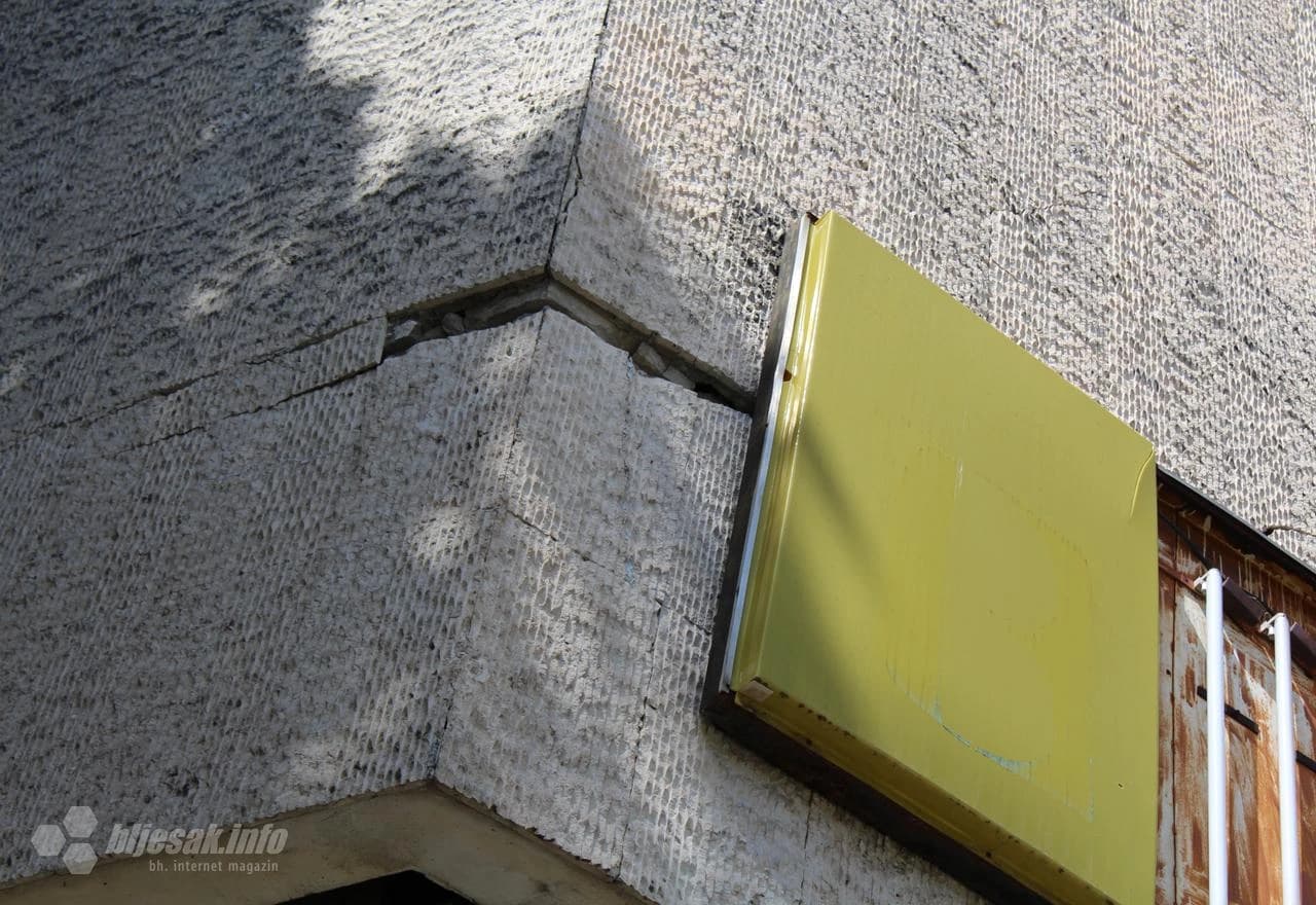 Napuknuće na Robnoj kući Čapljinka