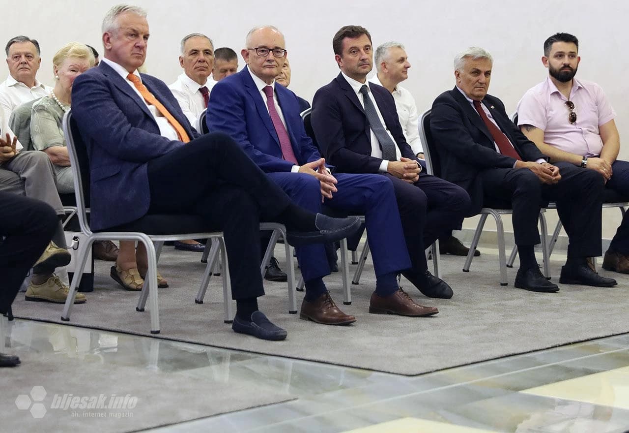 Svečana  sjednica Hrvatske akademije za znanost i umjetnost