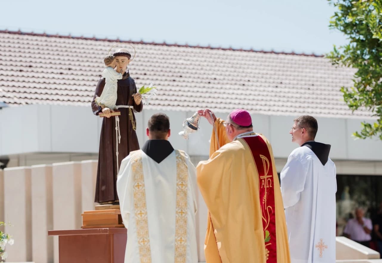 Rijeka vjernika slila se u Ljubuški 