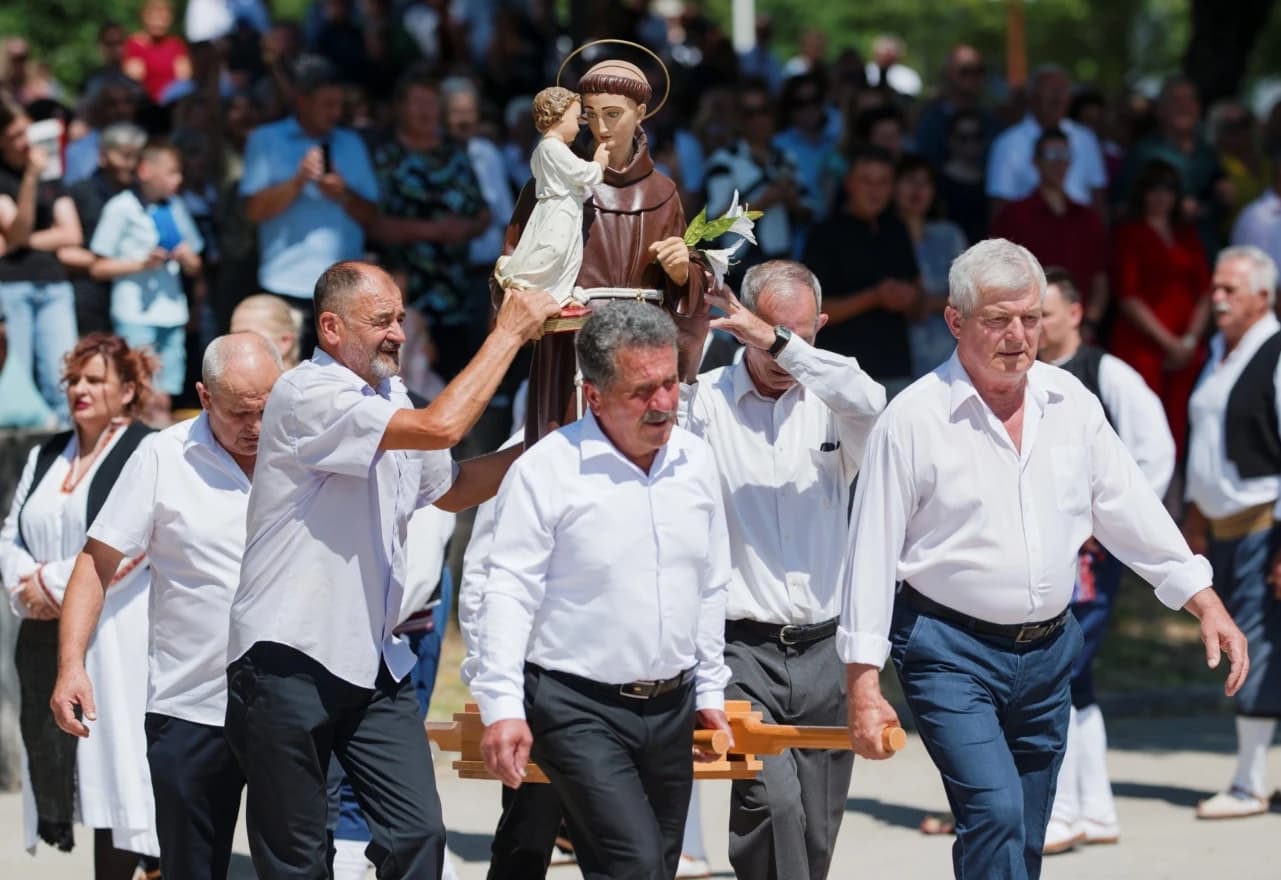 Rijeka vjernika slila se u Ljubuški 