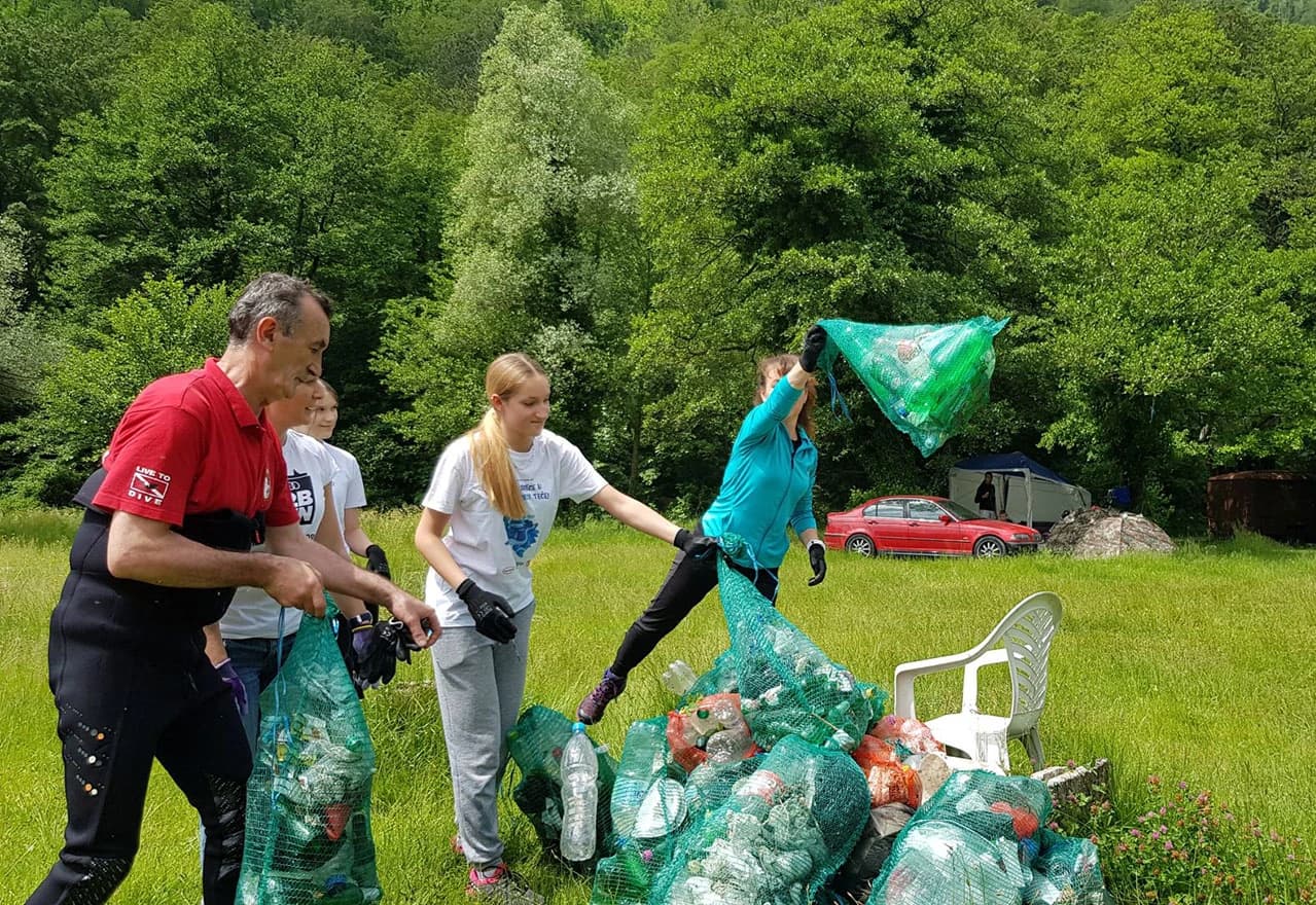 Iz Boračkog jezera izvađeno 300 kilograma stakla, plastike i guma
