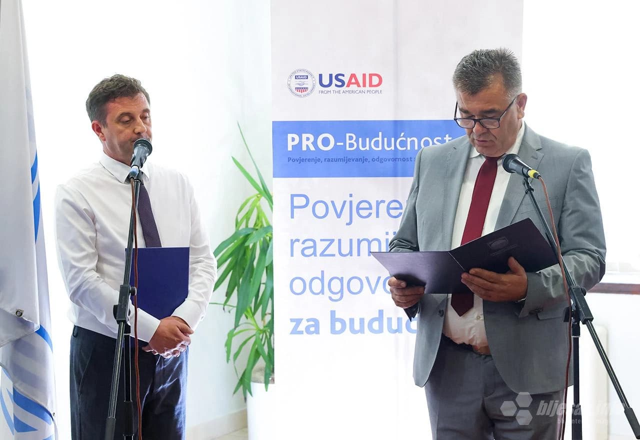 Mostarcima kroz izložbu 'Lično' Velije Hasanbegovića predstavljeni portreti žrtava rata