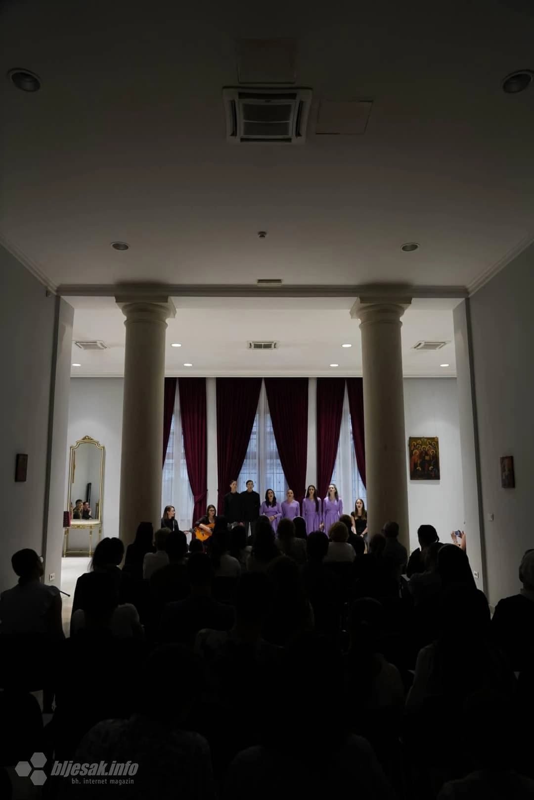 U mostarskom Vladičanskom dvoru održan koncert duhovne i tradicionalne glazbe