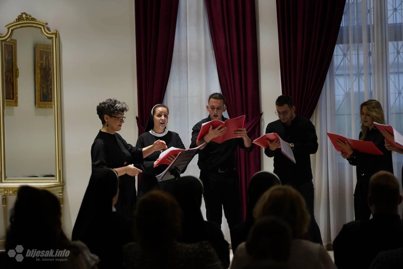 U mostarskom Vladičanskom dvoru održan koncert duhovne i tradicionalne glazbe