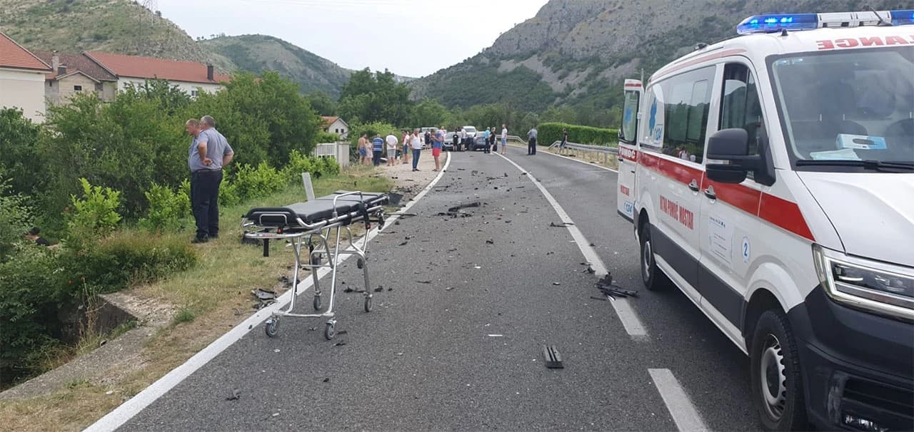 Više osoba ozlijeđeno u prometnoj kod Bune, vatrogasci izvlačili unesrećenu djevojku 