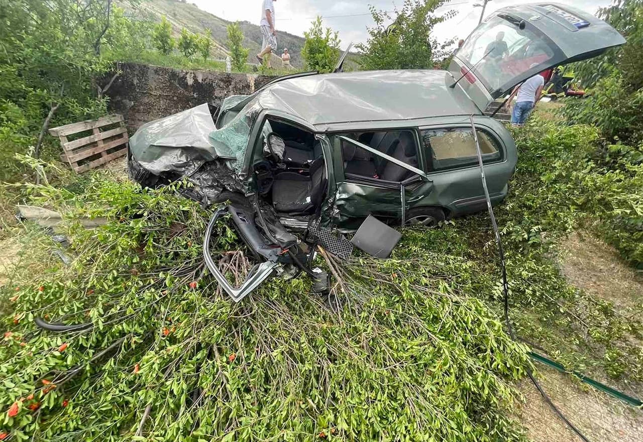 Više osoba ozlijeđeno u prometnoj kod Bune, vatrogasci izvlačili unesrećenu djevojku 