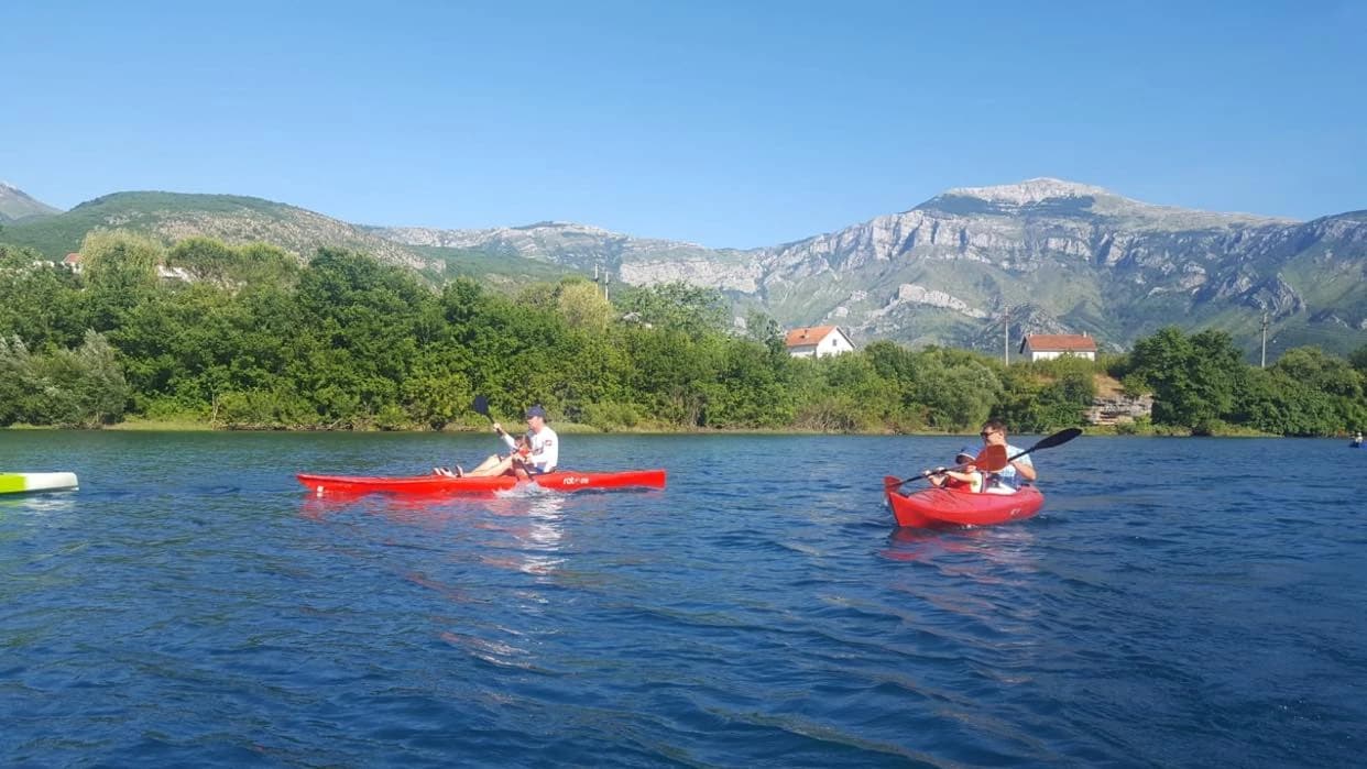Vožnja kajacima na Mostarskom jezeru