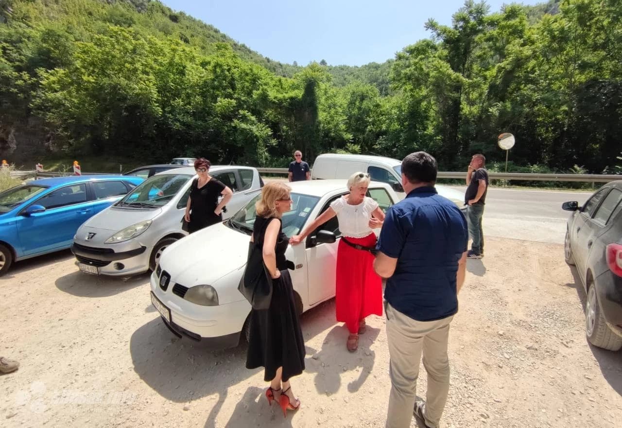 Mještani prosvjeduju zbog obustave prometa na magistralnoj cesti M-17