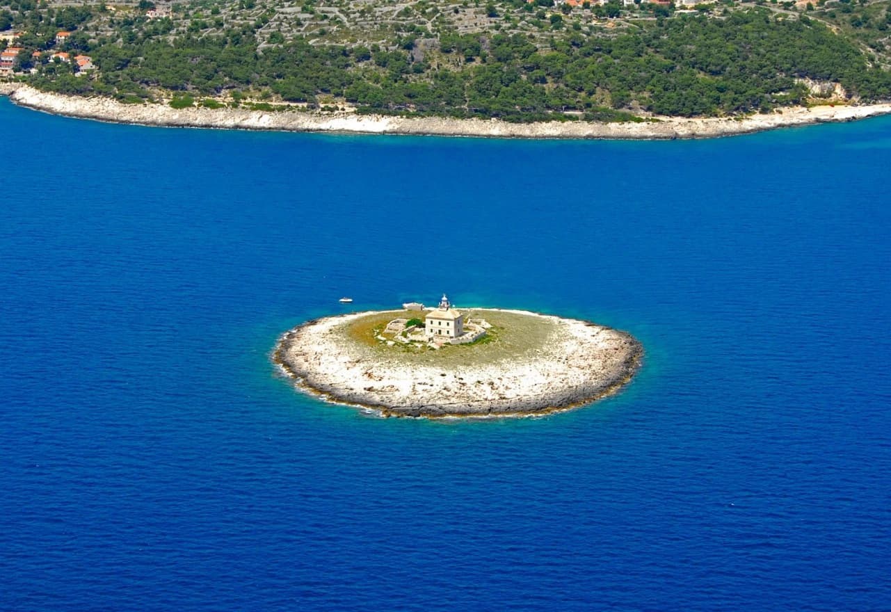 Pokonji Dol, Hvar