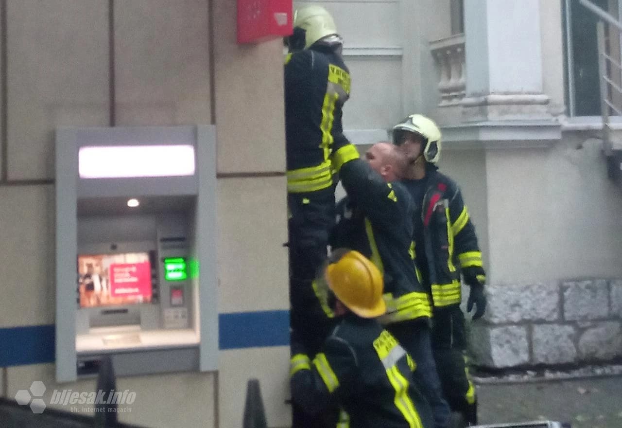 Požar na Rondou, gorio bankomat