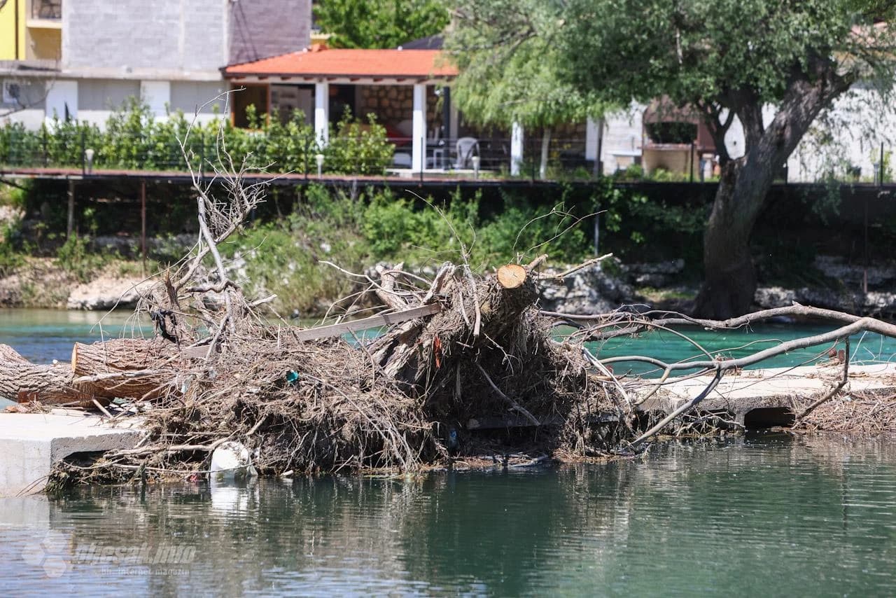 Bunica čista i uredna čeka izletnike
