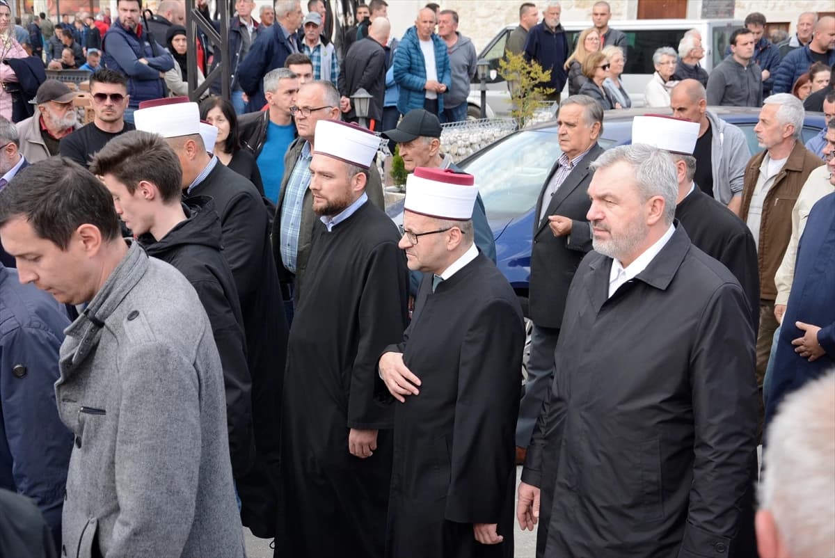 Klanjana dženaza Elmiri Sefo