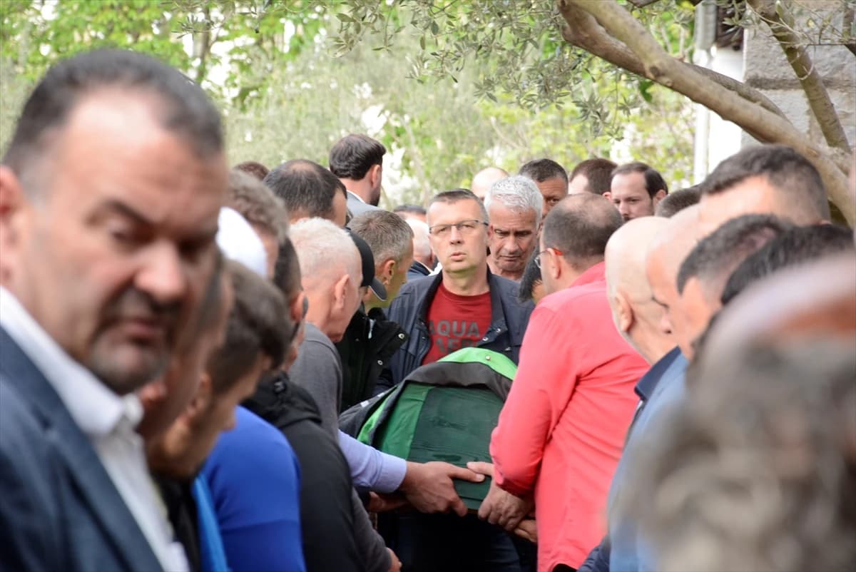 Klanjana dženaza Elmiri Sefo