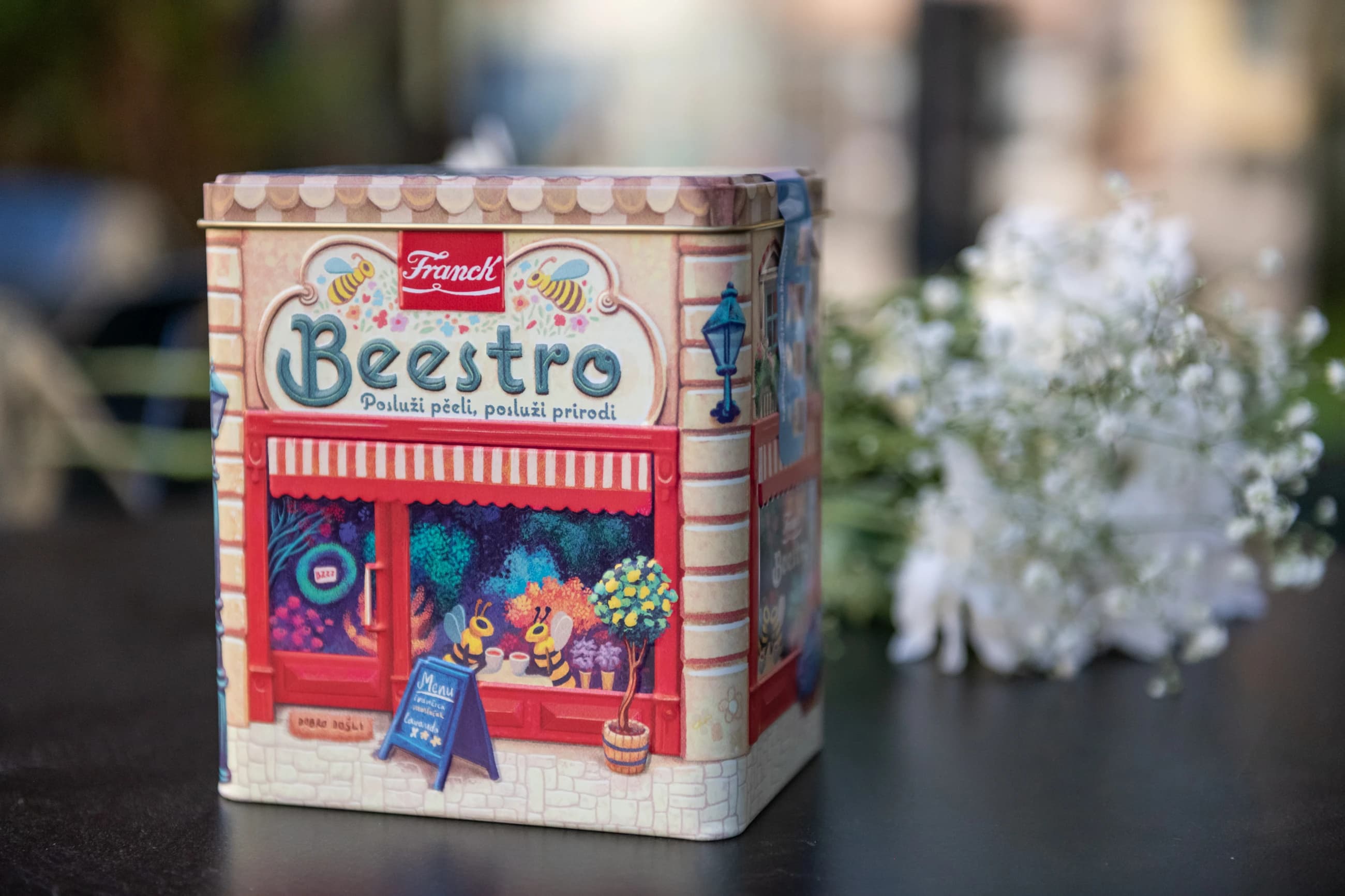 Osvježite svoj balkon ili terasu Franck Beestro posudom s cvijećem i osigurajte hranu desecima pčela