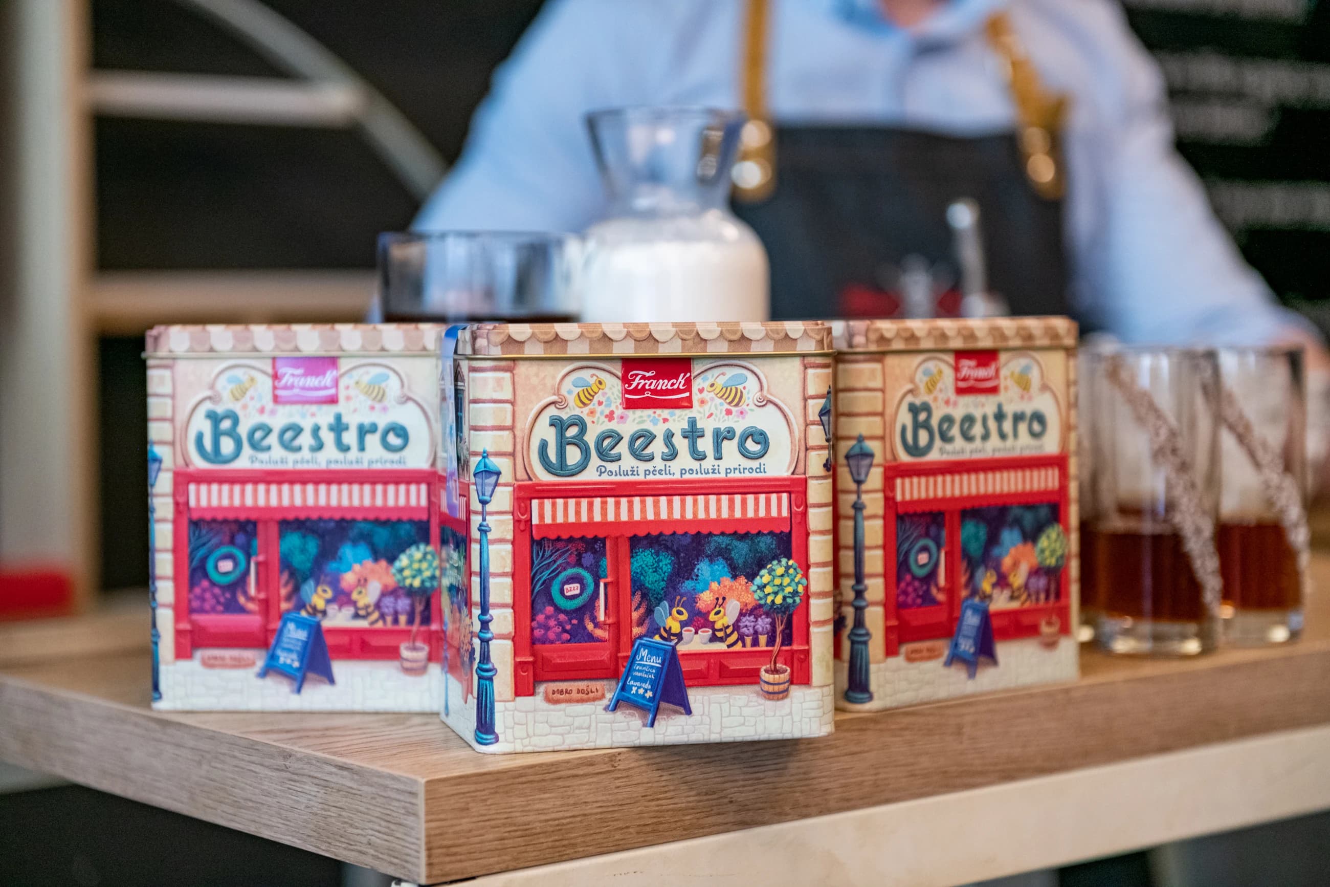 Osvježite svoj balkon ili terasu Franck Beestro posudom s cvijećem i osigurajte hranu desecima pčela