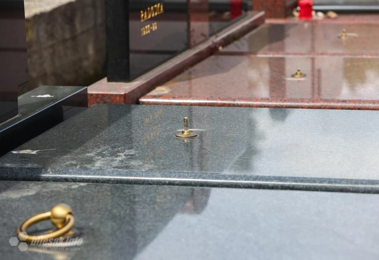 Lopovi pokrali ukrasne ručice sa grobnica 